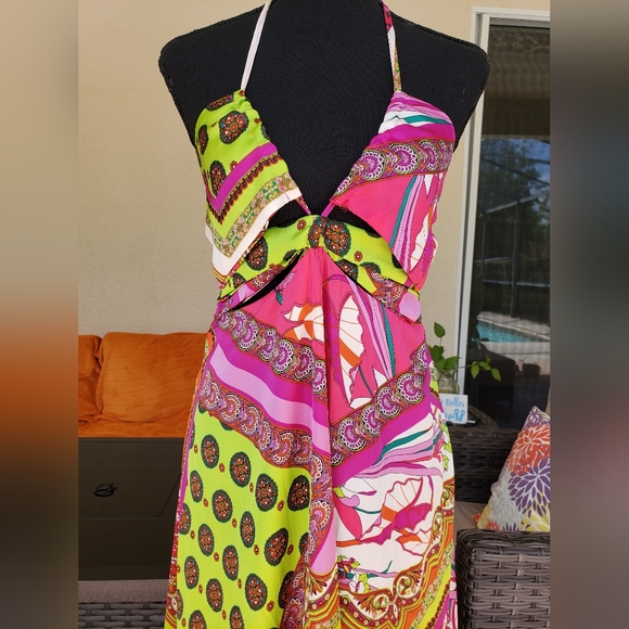 Dress - Picture 3 of 4